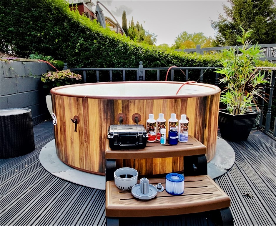xl deluxe hot tub viewed from the front